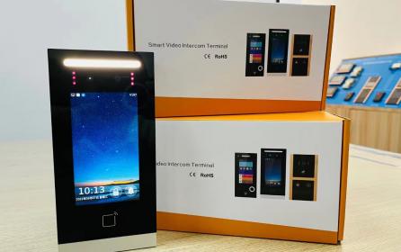 家家安tuya涂鴉別墅樓宇5寸/8寸人臉識別主機新包裝發布